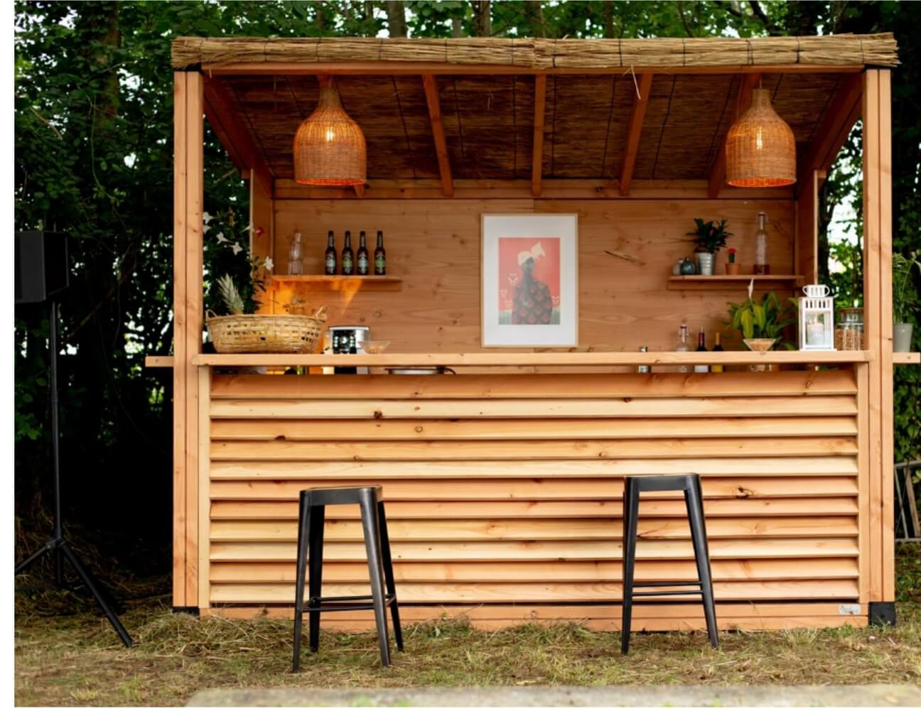 Un bar au fond du jardin après